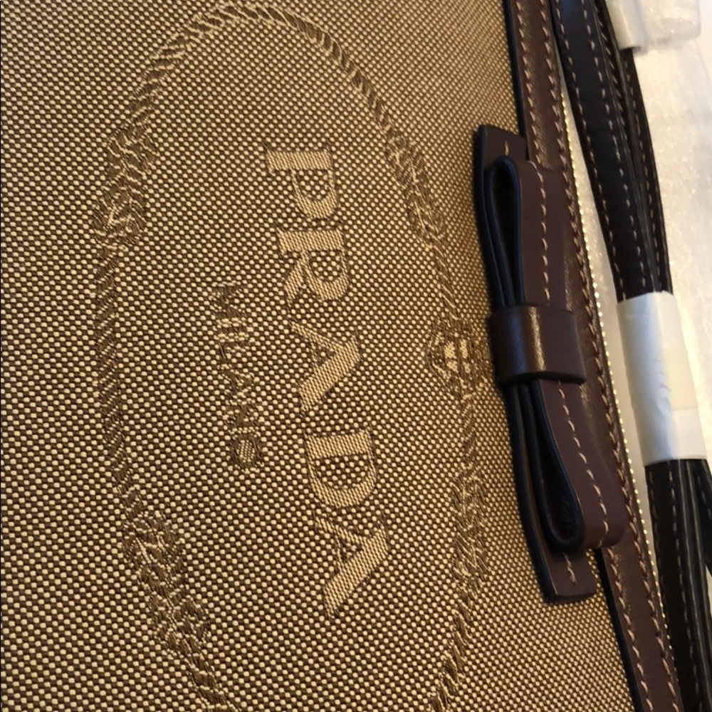 Women’s prada clutch/wristlet